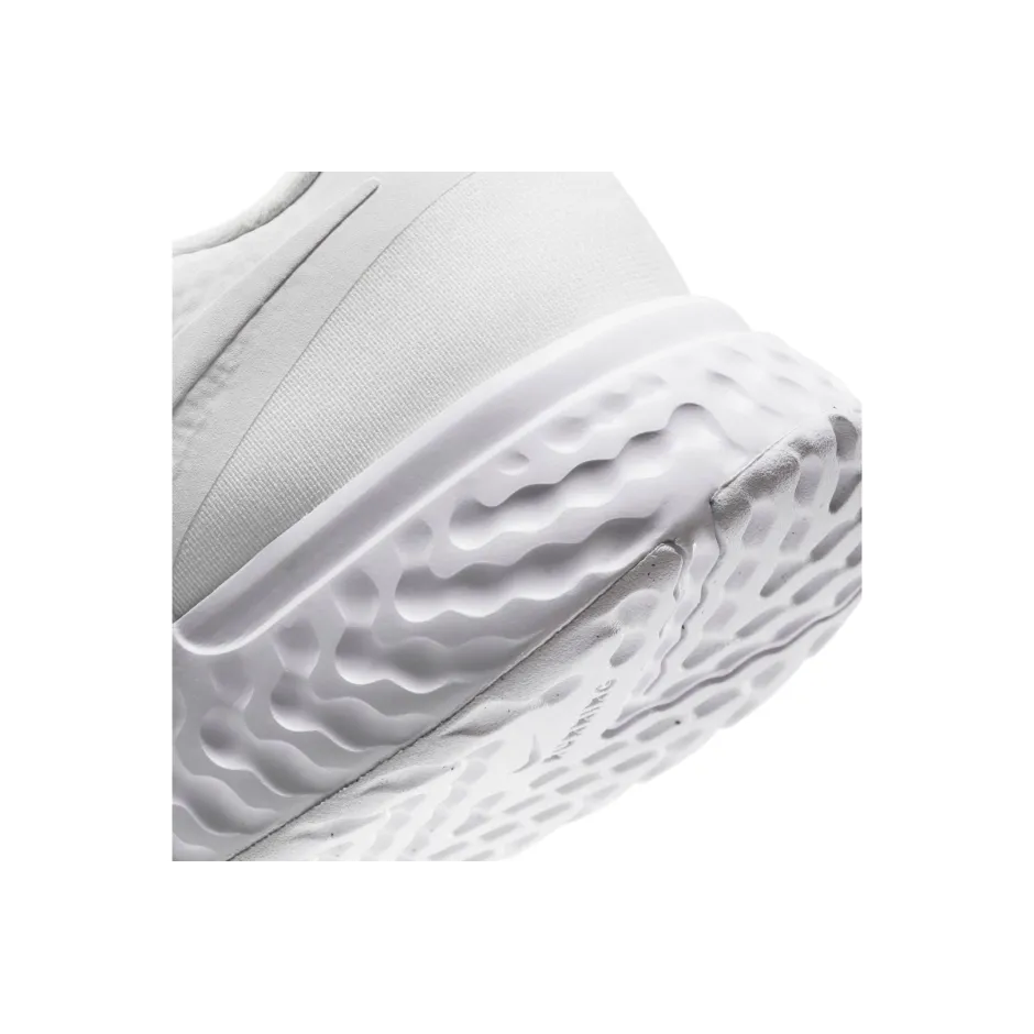 Nike Revolution 5