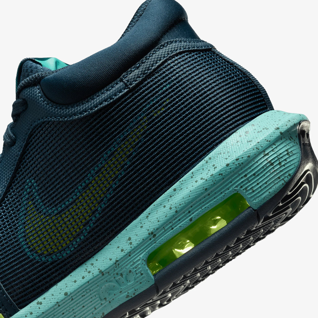 Nike LeBron Witness VIII EP