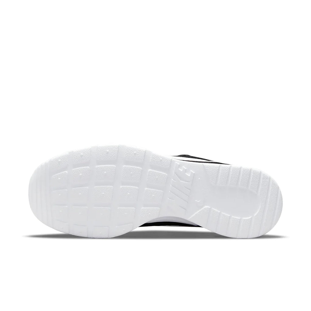 Nike Tanjun