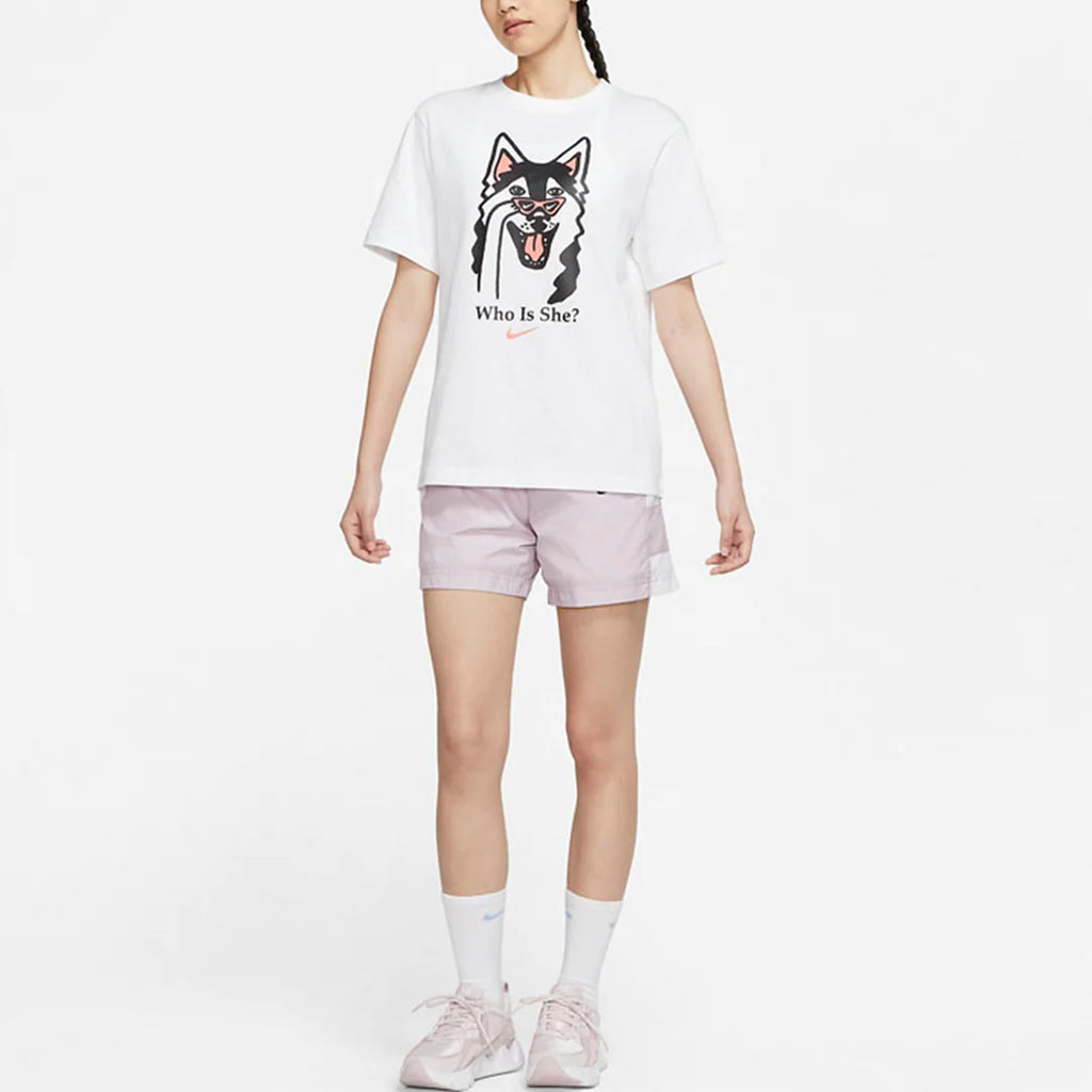 Nike Sportswear Women's Boyfriend T-Shirt (Dog Graphic)