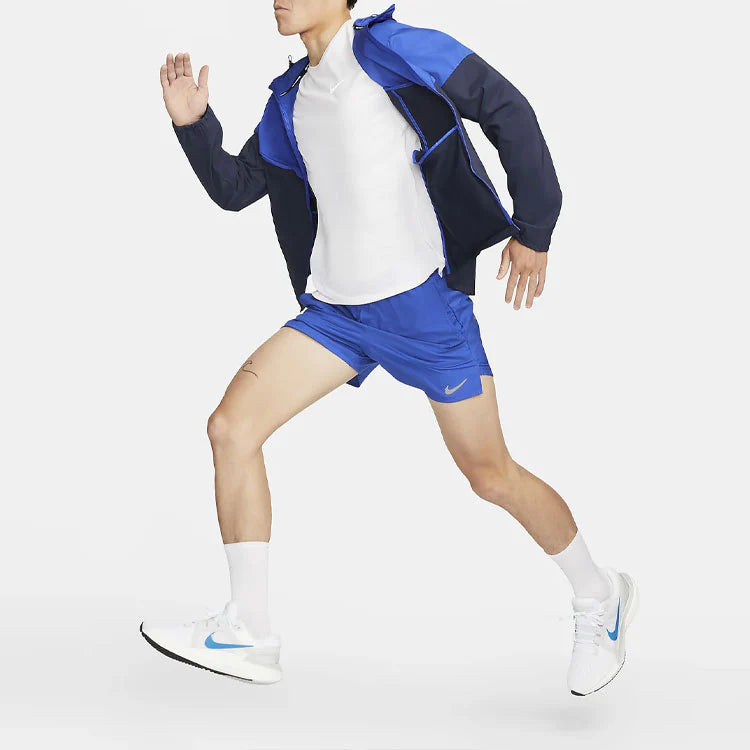 Nike Dri-FIT Stride 5IN Boyfriend Shorts