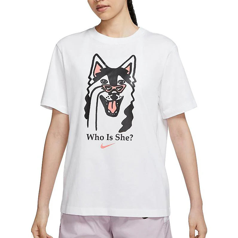 Nike Sportswear Women's Boyfriend T-Shirt (Dog Graphic)