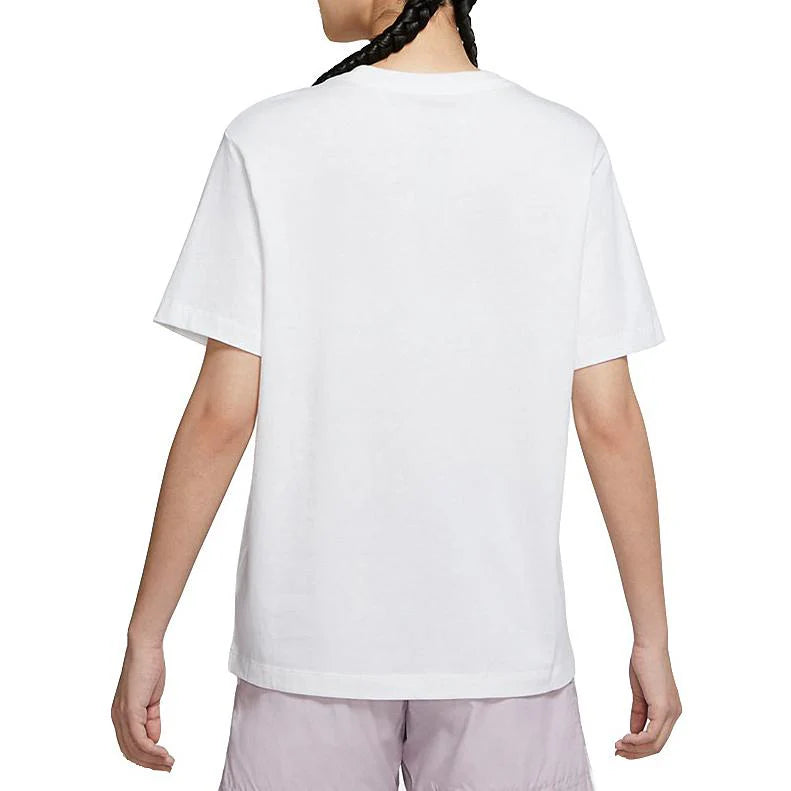 Nike Sportswear Women's Boyfriend T-Shirt (Dog Graphic)