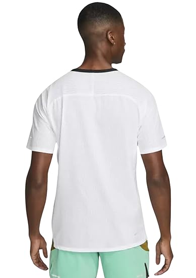 Nike Men's Dri-FIT Solar Chase Short-Sleeve T-Shirt
