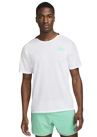 Nike Men's Dri-FIT Solar Chase Short-Sleeve T-Shirt