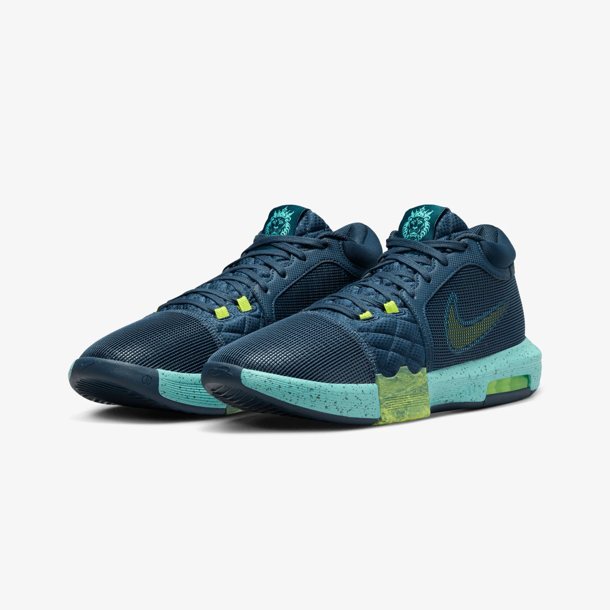 Nike LeBron Witness VIII EP
