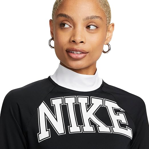Nike Women's Sportswear Team Long-Sleeve Top