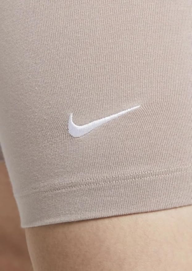 Nike Essential Mid-Rise Biker Short