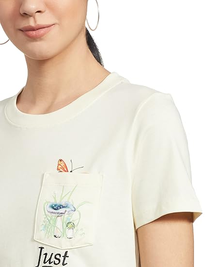 Nike Sportswear Women's Regular Fit Short-Sleeve Pocket T-Shirt Nature Graphic