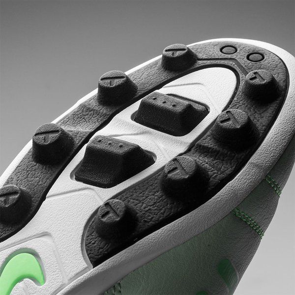 Nike Junior CTR360 Enganche III Firm Ground Soccer Cleat