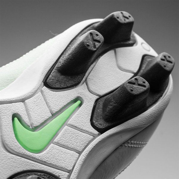 Nike Junior CTR360 Enganche III Firm Ground Soccer Cleat