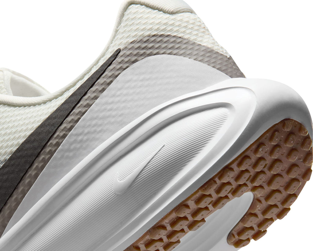 Nike Revolution 8