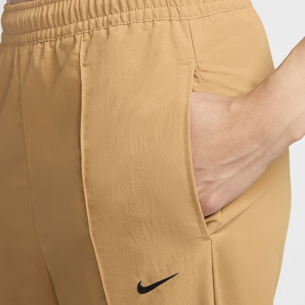 Nike Sportswear Everything Wovens Women's Mid-Rise Open-Hem Trousers