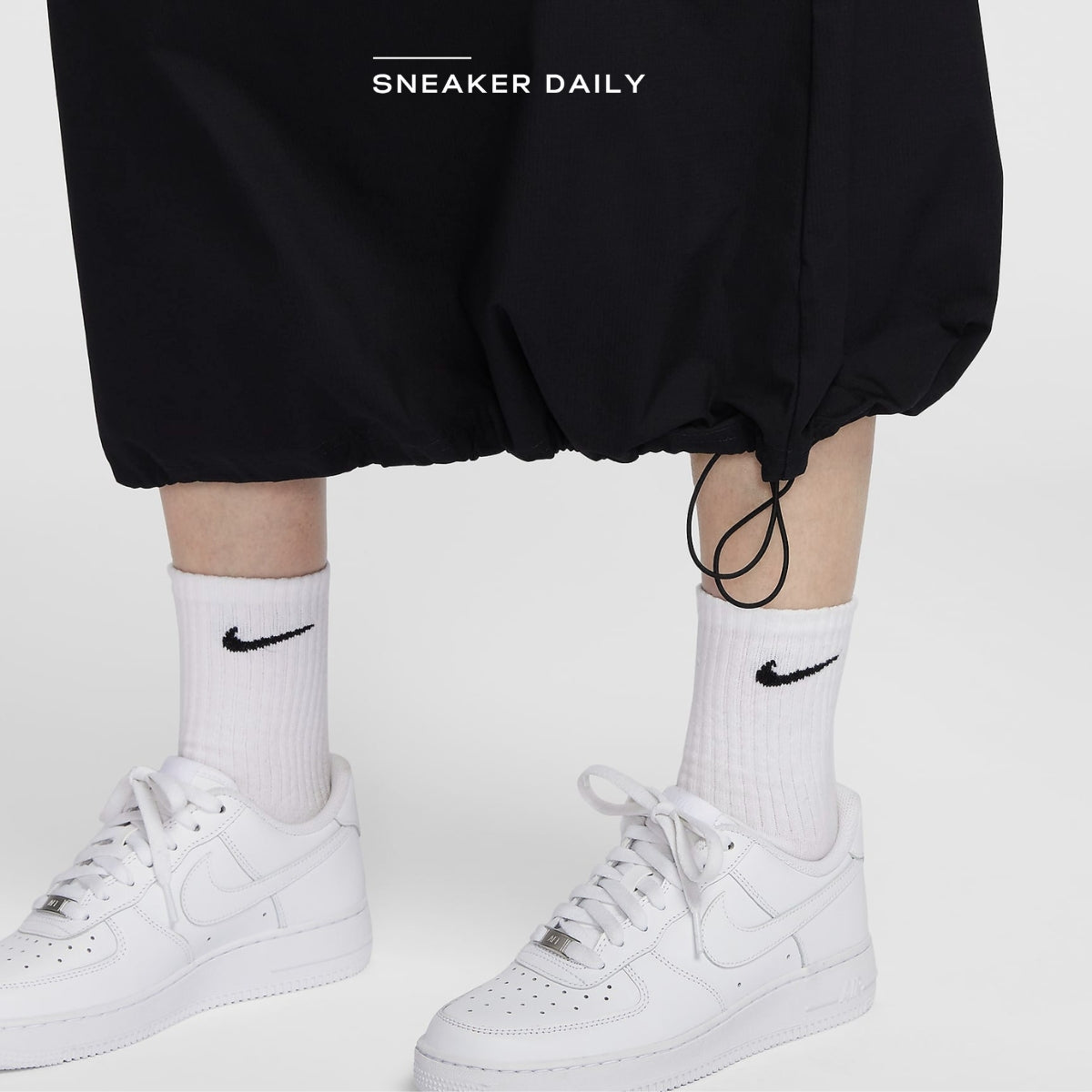 Nike Sportswear Essential Woven Mid-Rise Cargo Midi Skirt