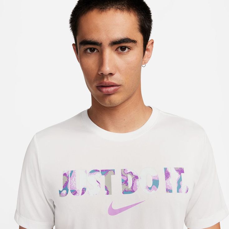 Nike Men's Dri-FIT Relaxed Fit Seasonal Graphic T-Shirt