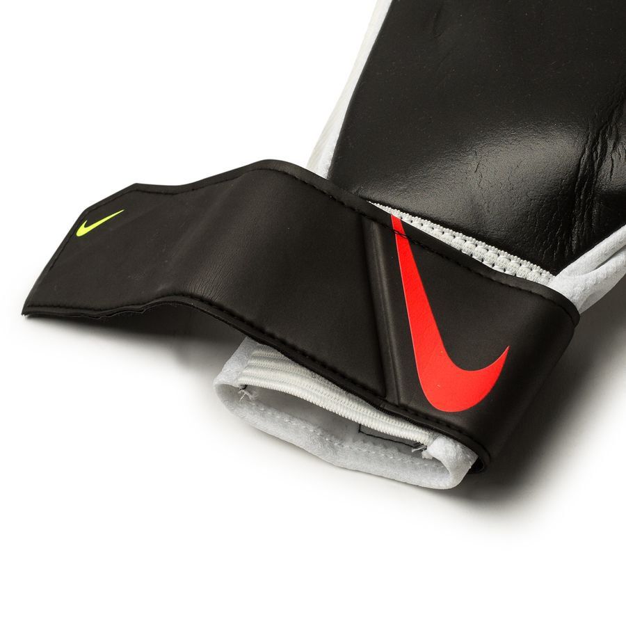 Nike Goalkeeper Match Football Gloves