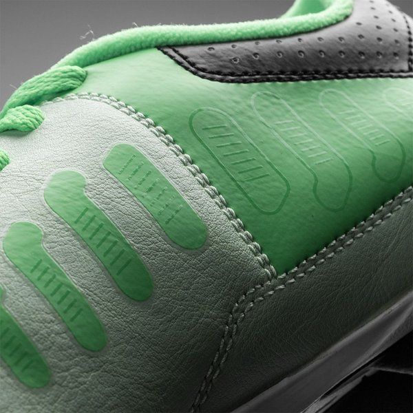 Nike Junior CTR360 Enganche III Firm Ground Soccer Cleat