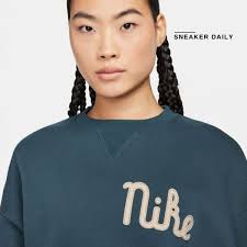 Nike Sportswear Women's Oversized Fleece Crew Sweatshirt