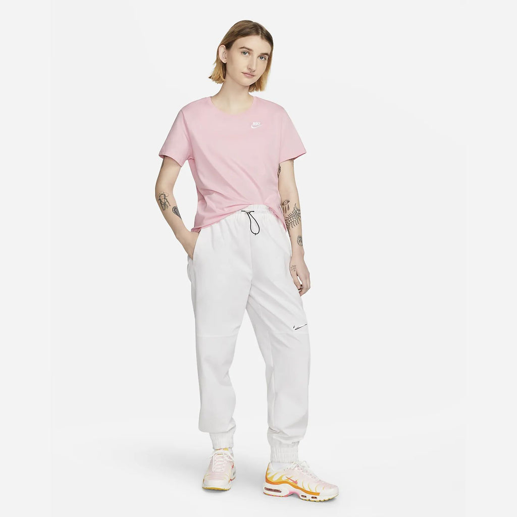 Nike Women's Sportswear Club T-Shirt
