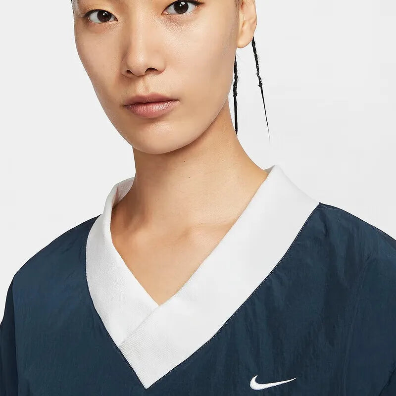 Nike Sportswear Essential Woven Long-Sleeve V-Neck