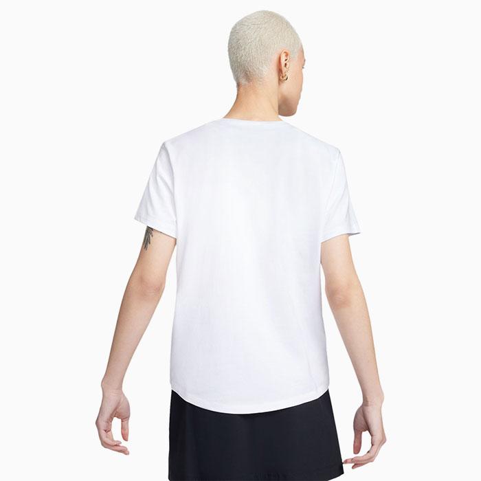 Nike Sportswear Club Women's T-Shirt