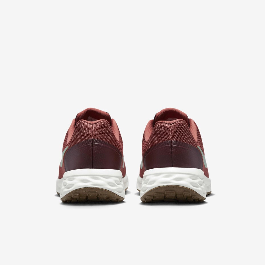 Nike Revolution 6