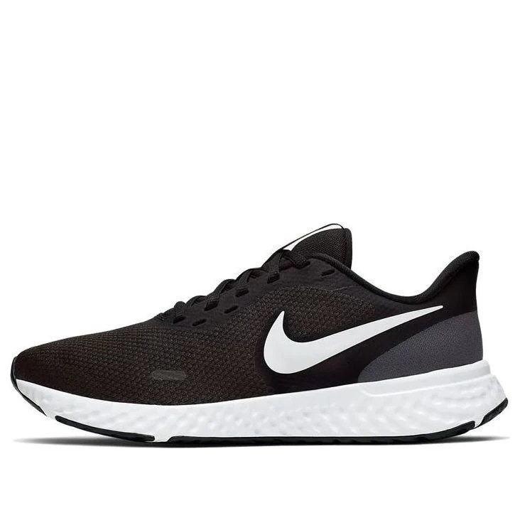 Nike Revolution 5