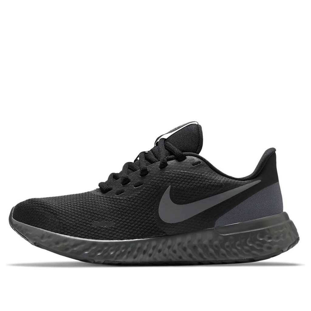 Nike Revolution 5