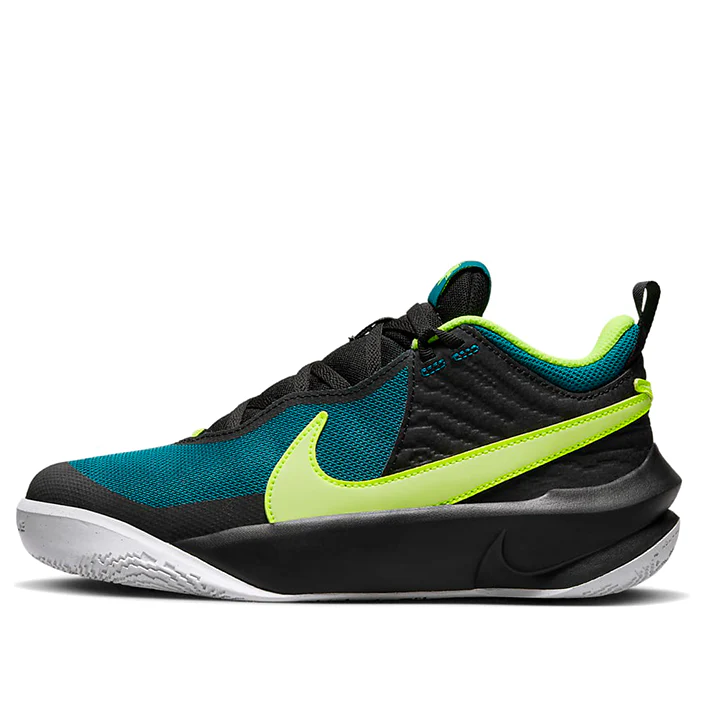 Nike Team Hustle D 10 Grade School Basketball Shoe
