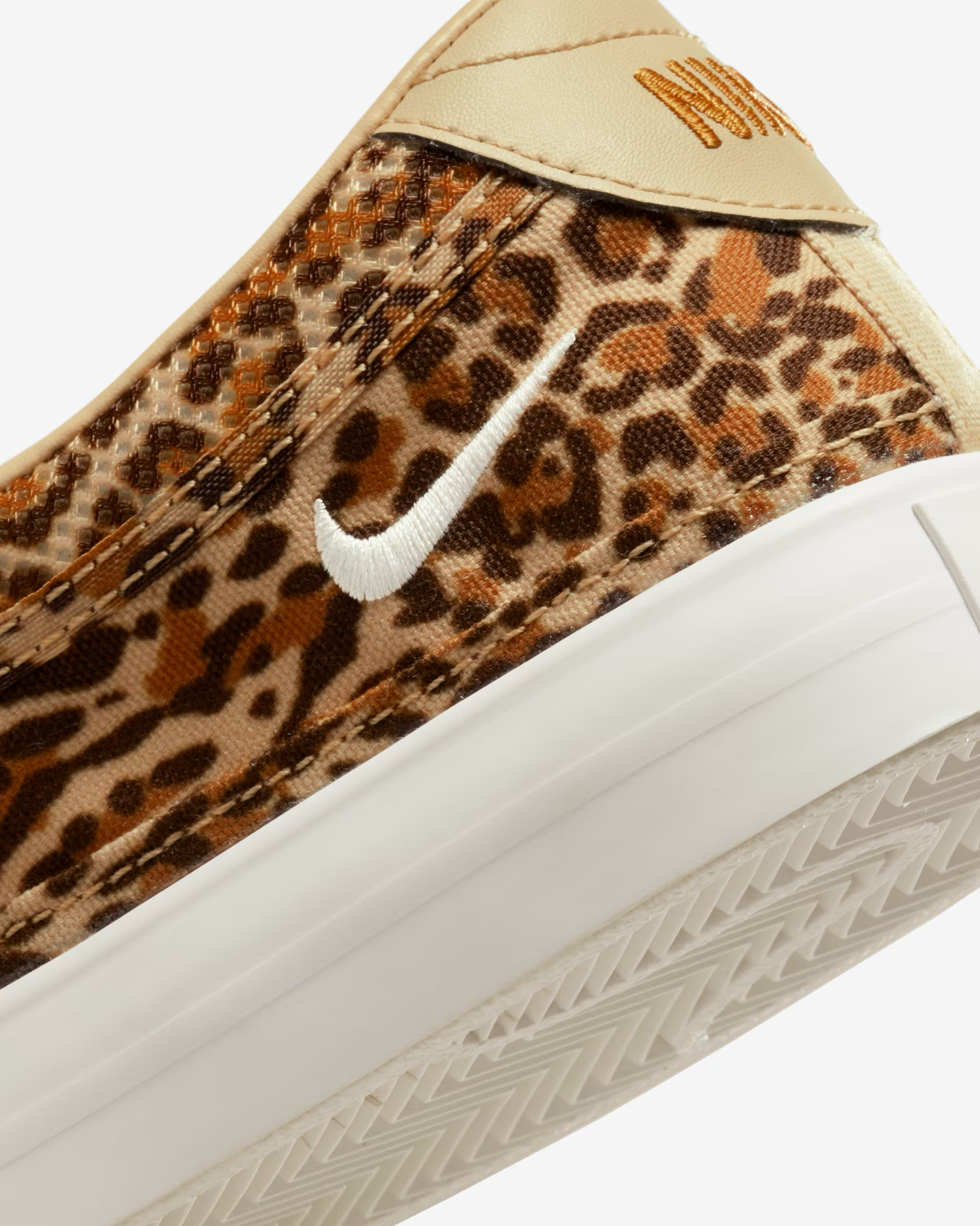 Nike Court Legacy Slip-On Platform