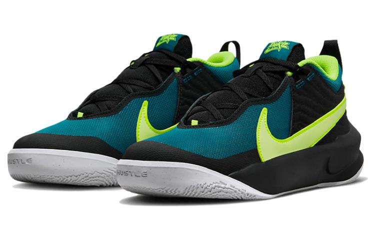 Nike Team Hustle D 10 Grade School Basketball Shoe