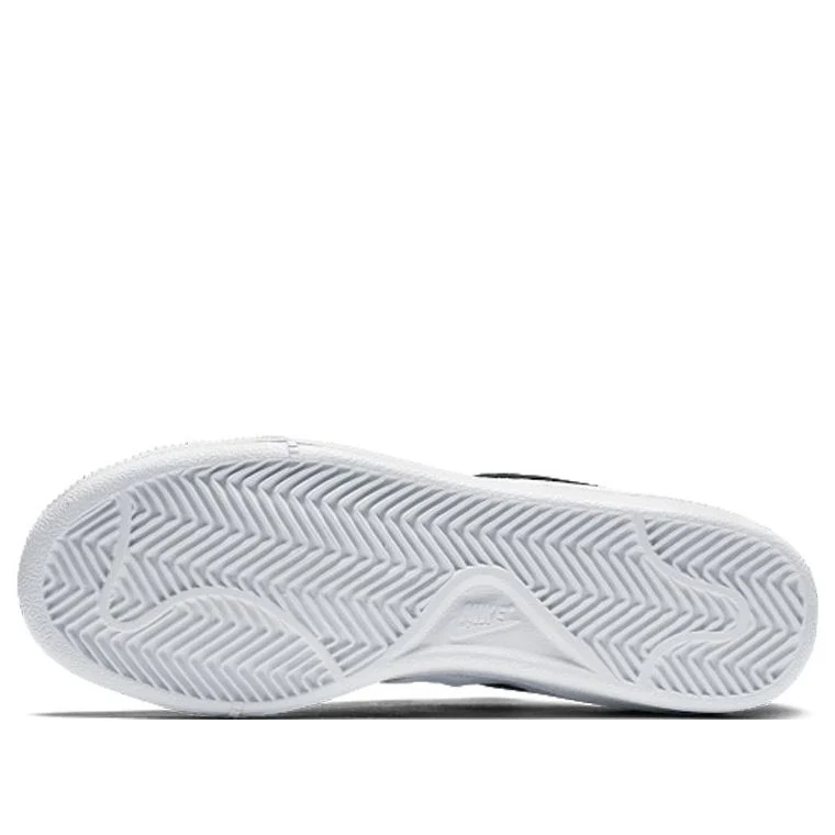 Nike Court Royale