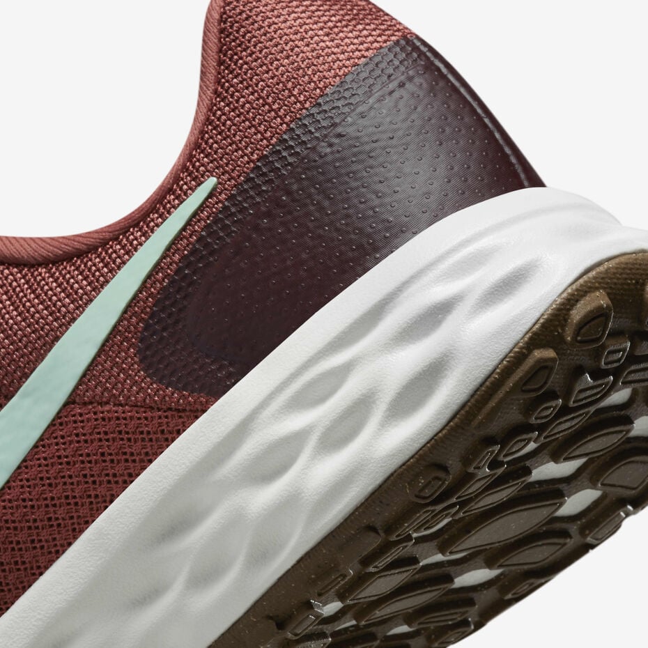 Nike Revolution 6