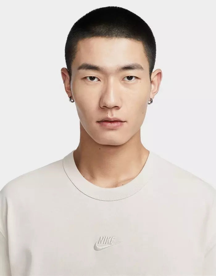 Nike Sportswear Premium Essential Sustainable T-shirt