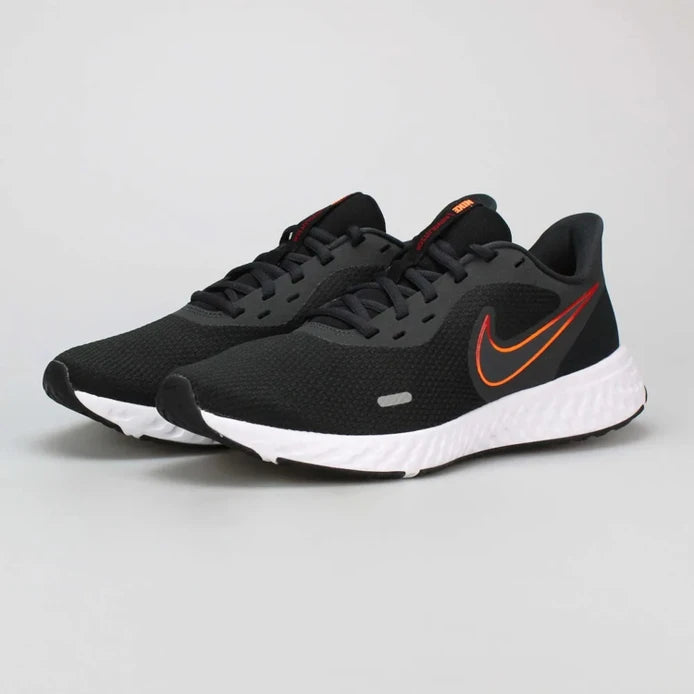 Nike Revolution 5