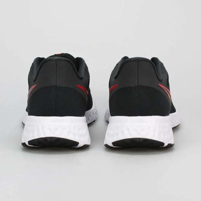 Nike Revolution 5