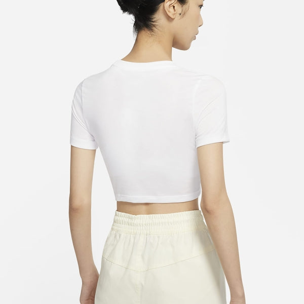 Nike Women's Sportswear Essential Slim Cropped T-Shirt