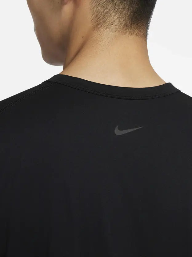 Nike Men's Dri-FIT UV Hyverse Short-Sleeve Top