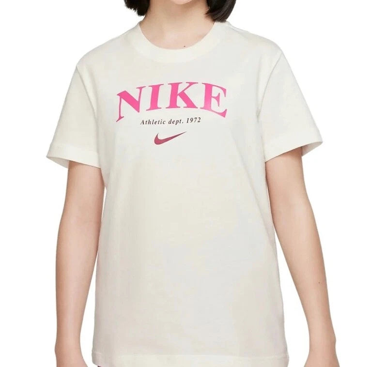 Nike Sportswear Girls' Trend Boyfriend Fit T-Shirt