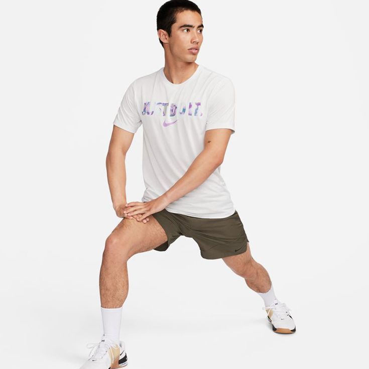 Nike Men's Dri-FIT Relaxed Fit Seasonal Graphic T-Shirt