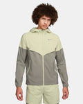 Nike Men's Lightweight Windrunner Jacket
