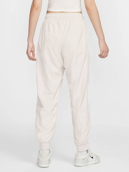 Nike Sportswear Essential Woven Mid-Rise Shorts