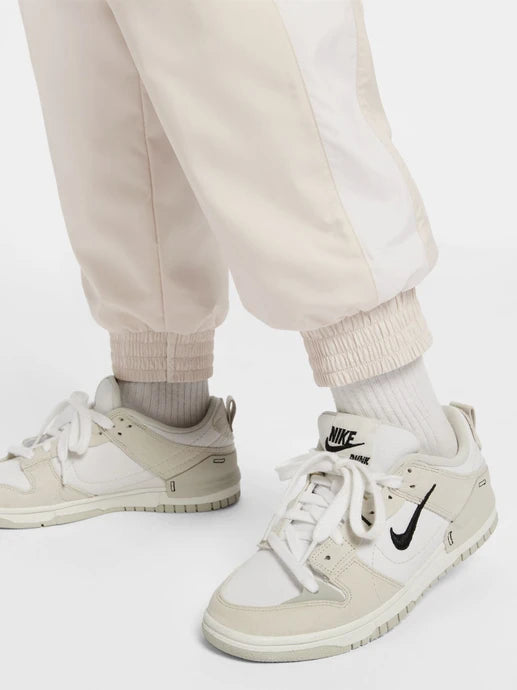 Nike Sportswear Essential Woven Mid-Rise Shorts