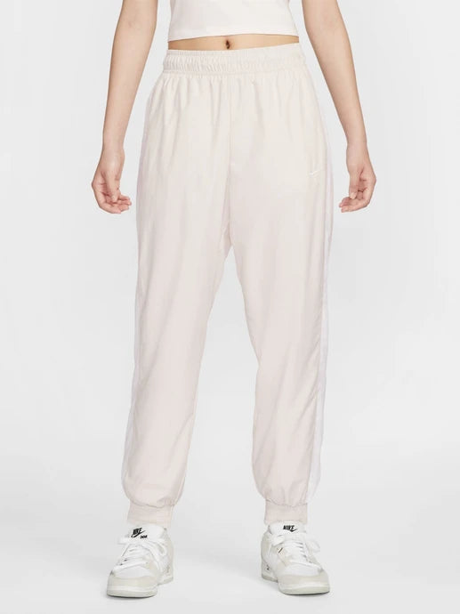 Nike Sportswear Essential Woven Mid-Rise Shorts
